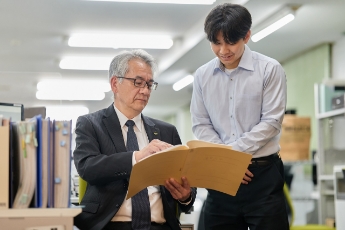 幅広い世代の社員構成